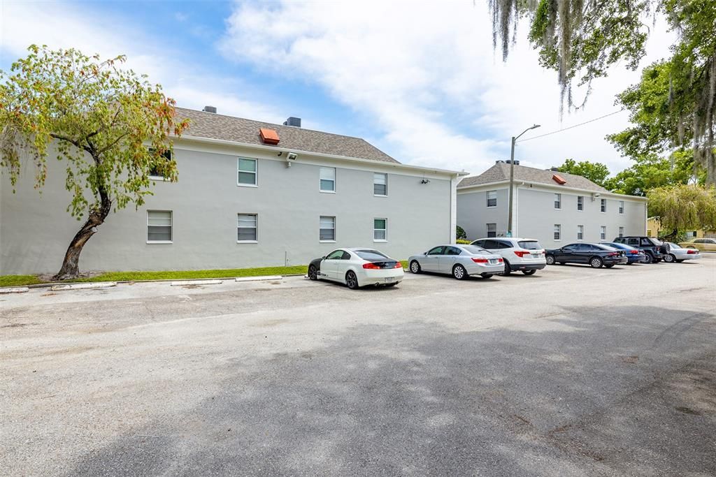 Active With Contract: $1,450 (2 beds, 1 baths, 700 Square Feet)