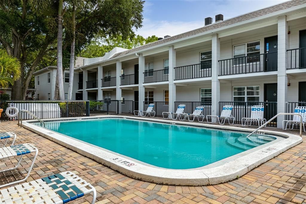 Active With Contract: $1,450 (2 beds, 1 baths, 700 Square Feet)