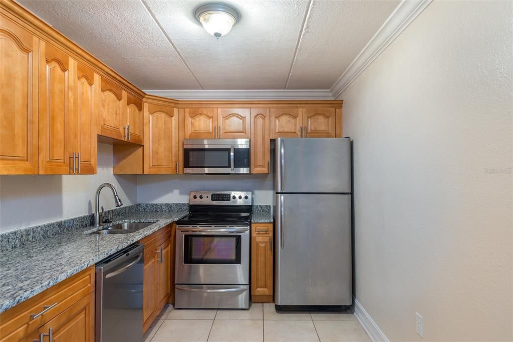 Active With Contract: $1,450 (2 beds, 1 baths, 700 Square Feet)