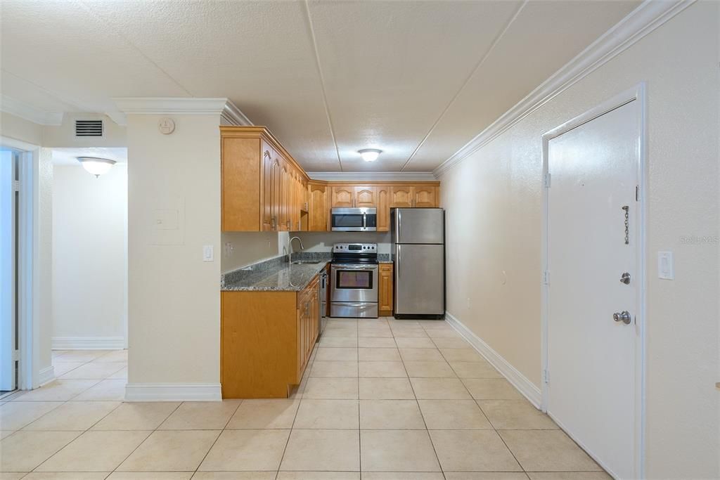 Active With Contract: $1,450 (2 beds, 1 baths, 700 Square Feet)