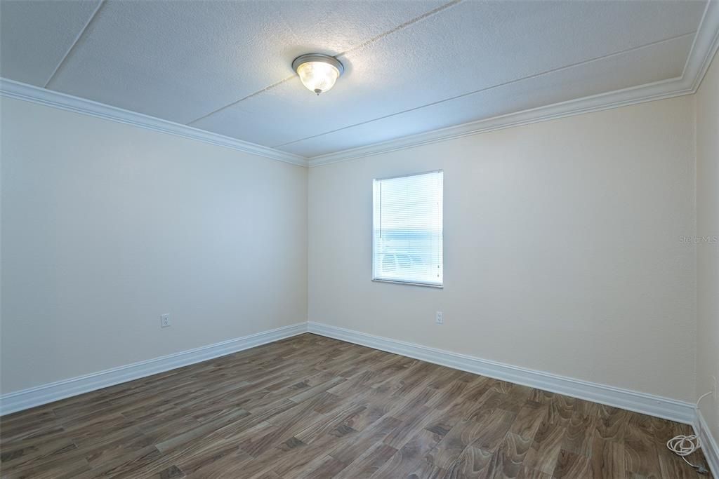 Active With Contract: $1,450 (2 beds, 1 baths, 700 Square Feet)