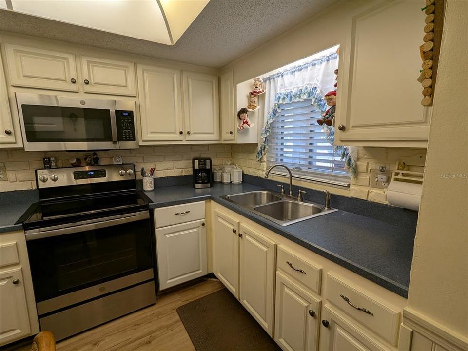 Kitchen - comfortable, spacious