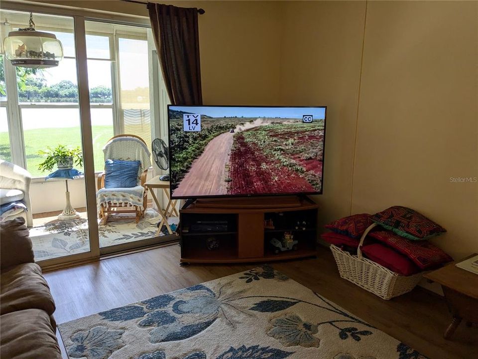 Back in living room, looking towards lanai