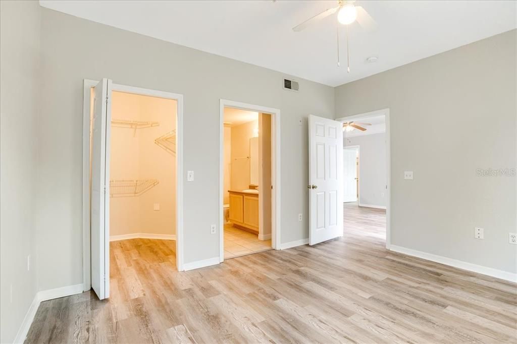 Active With Contract: $1,700 (2 beds, 2 baths, 1107 Square Feet)