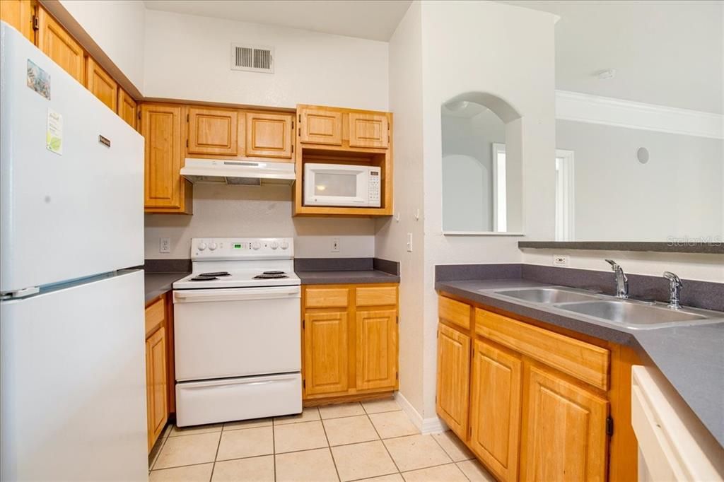 Active With Contract: $1,700 (2 beds, 2 baths, 1107 Square Feet)