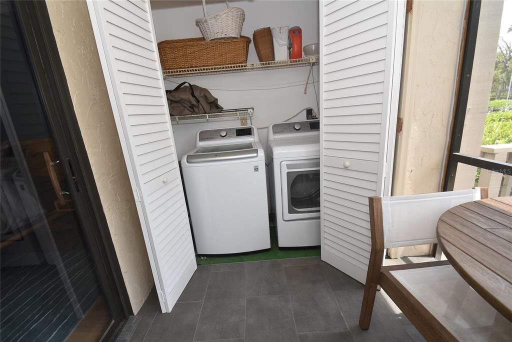 В аренду: $5,500 (2 спален, 2 ванн, 1216 Квадратных фут)