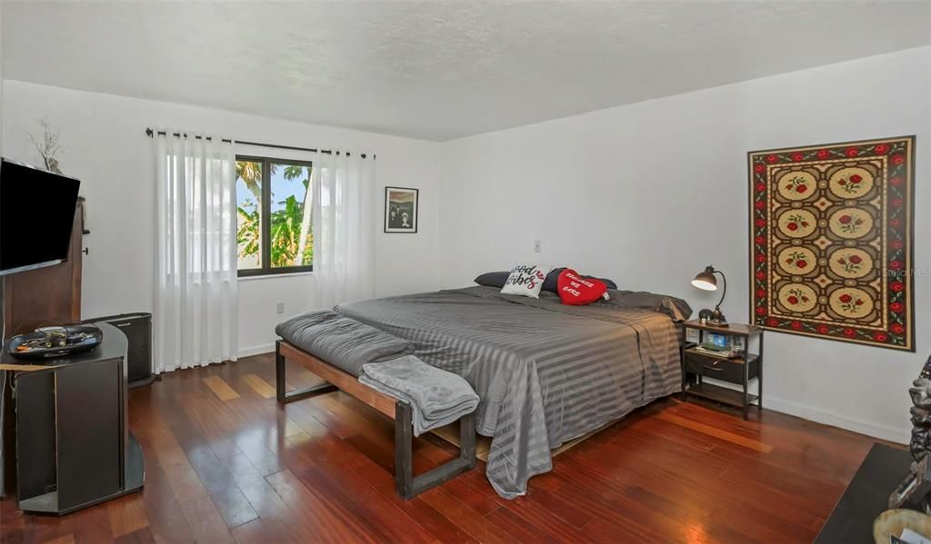 For Sale: $700,000 (2 beds, 2 baths, 1742 Square Feet)