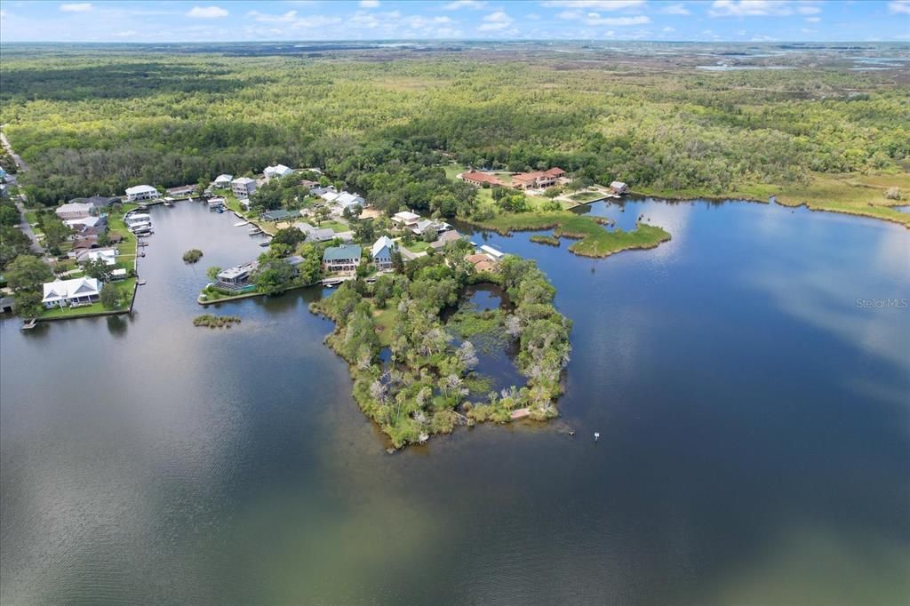 На продажу: $795,000 (3.23 acres)