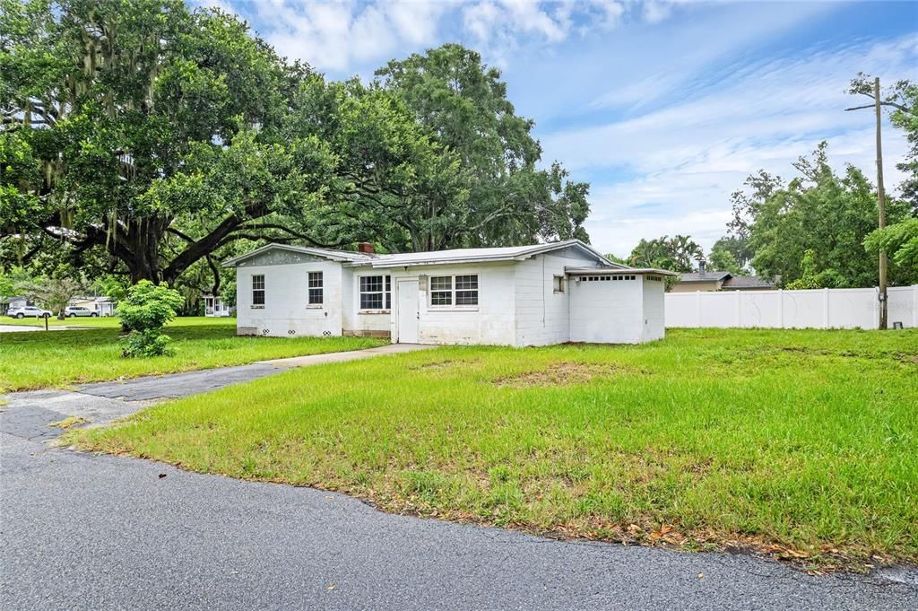 Active With Contract: $499,900 (3 beds, 2 baths, 1811 Square Feet)