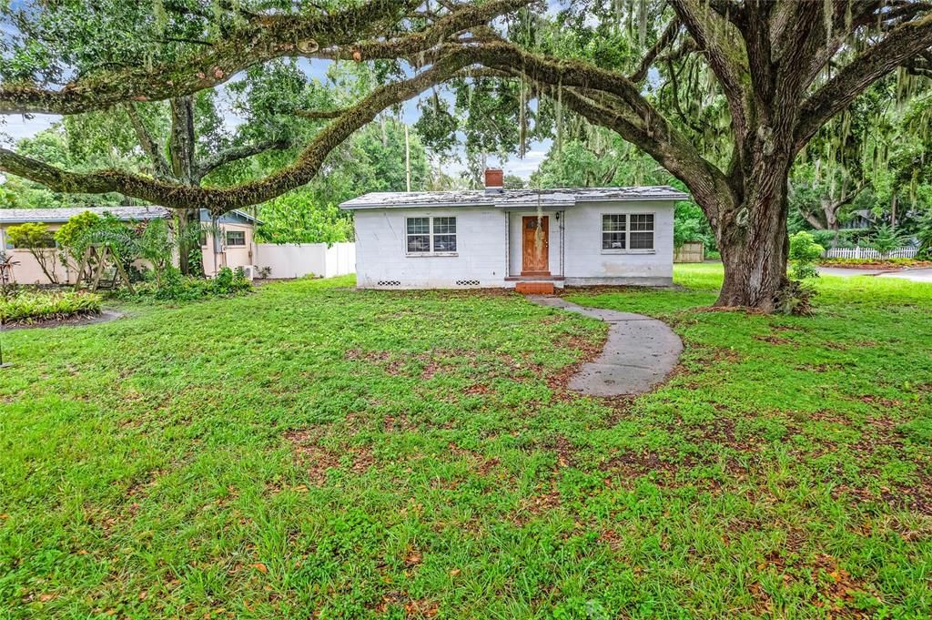 Active With Contract: $499,900 (3 beds, 2 baths, 1811 Square Feet)