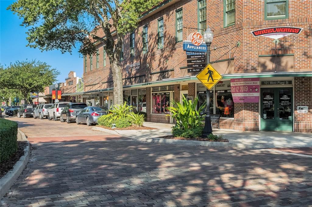 Active With Contract: $499,900 (3 beds, 2 baths, 1811 Square Feet)