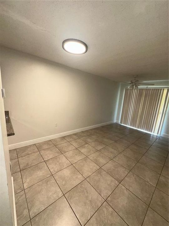 For Rent: $1,379 (2 beds, 1 baths, 938 Square Feet)