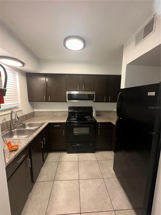 For Rent: $1,379 (2 beds, 1 baths, 938 Square Feet)