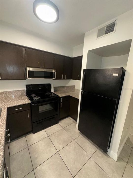 For Rent: $1,379 (2 beds, 1 baths, 938 Square Feet)