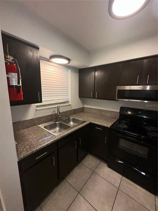 For Rent: $1,379 (2 beds, 1 baths, 938 Square Feet)