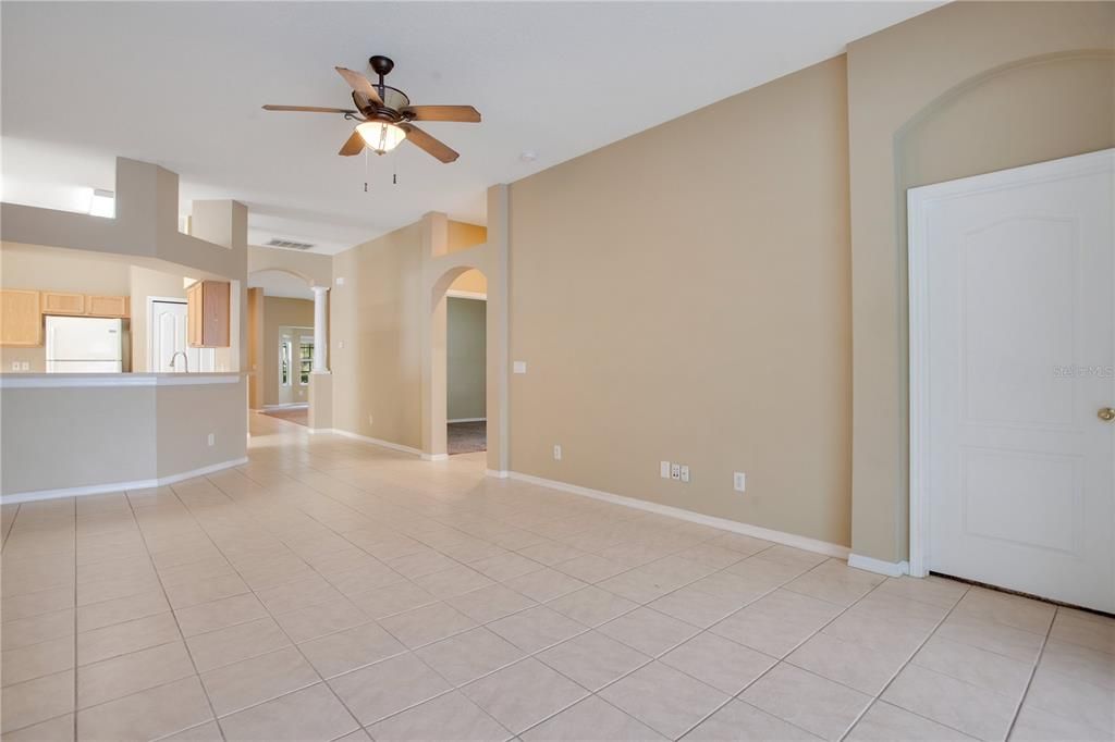 For Sale: $444,900 (4 beds, 2 baths, 2124 Square Feet)