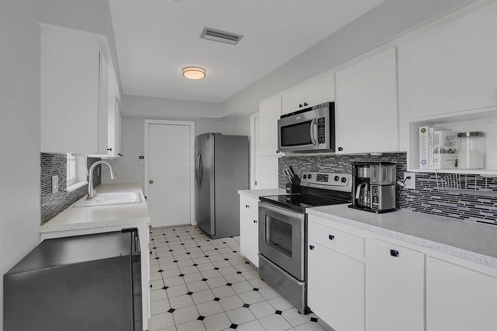 For Sale: $589,903 (3 beds, 2 baths, 1982 Square Feet)