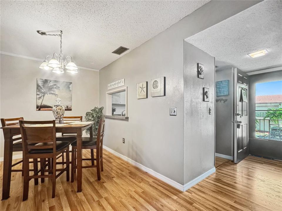 Active With Contract: $205,000 (1 beds, 1 baths, 815 Square Feet)