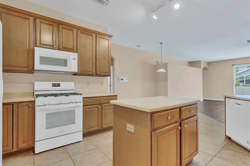 For Sale: $519,900 (4 beds, 2 baths, 2420 Square Feet)