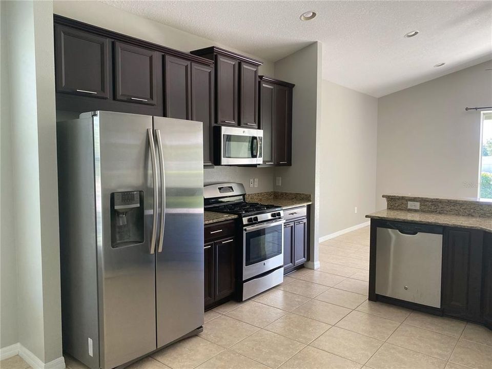 For Rent: $2,975 (3 beds, 2 baths, 2072 Square Feet)