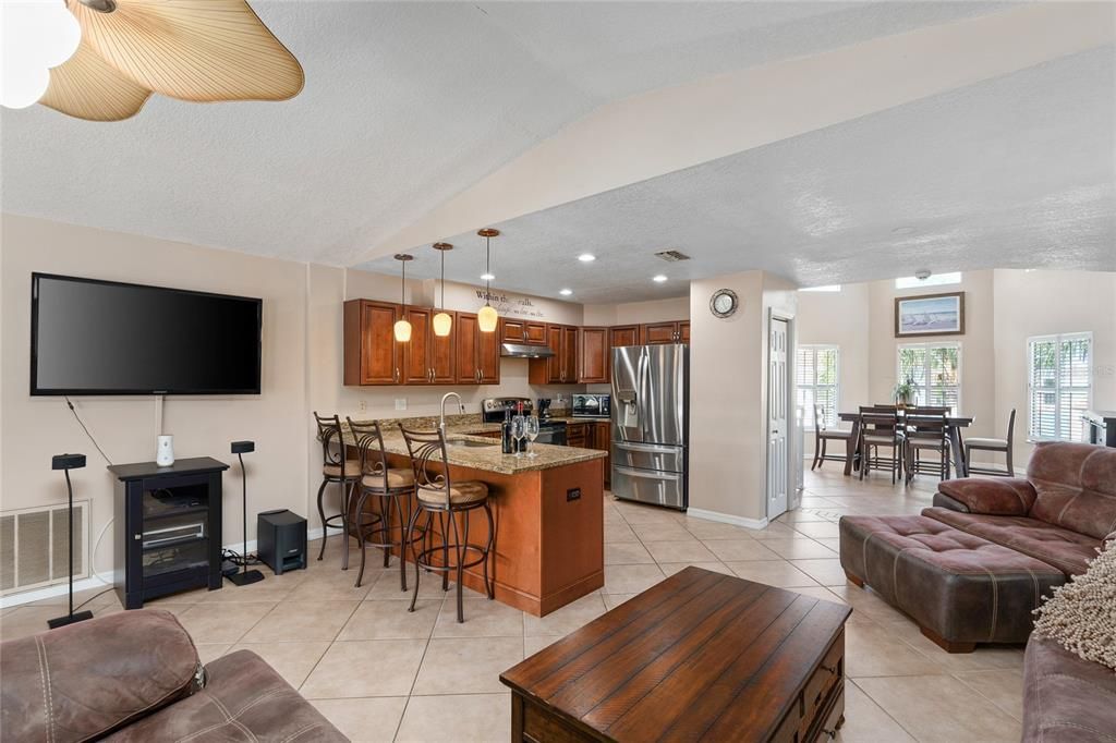 A Breakfast bar makes this layout convenient