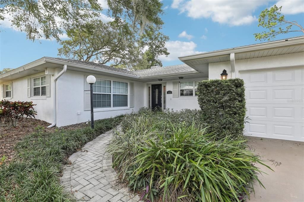 Active With Contract: $525,000 (4 beds, 3 baths, 2560 Square Feet)