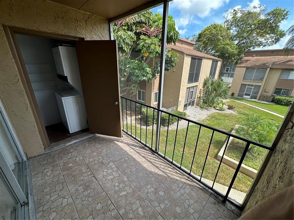 For Rent: $1,550 (2 beds, 2 baths, 1038 Square Feet)