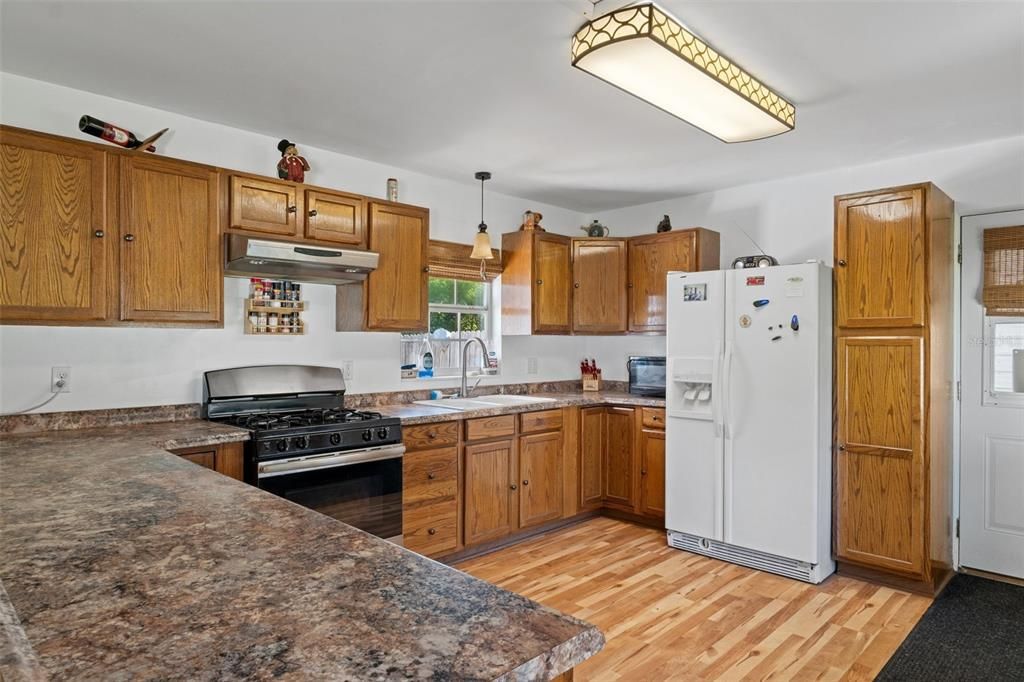 For Sale: $265,000 (2 beds, 1 baths, 1119 Square Feet)