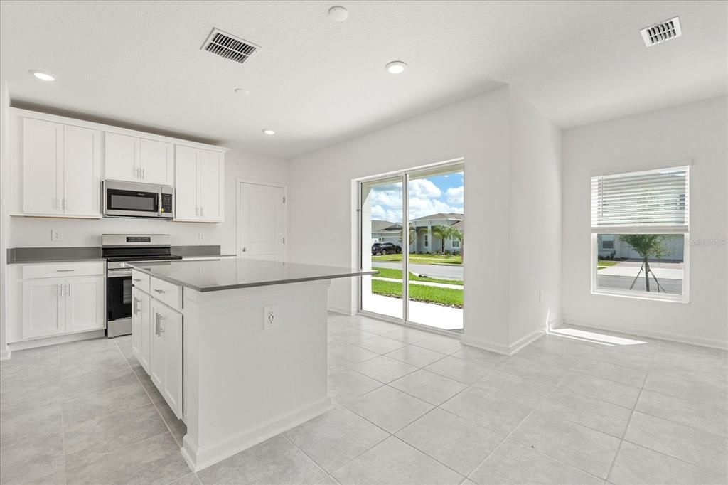 Active With Contract: $2,600 (3 beds, 2 baths, 1647 Square Feet)