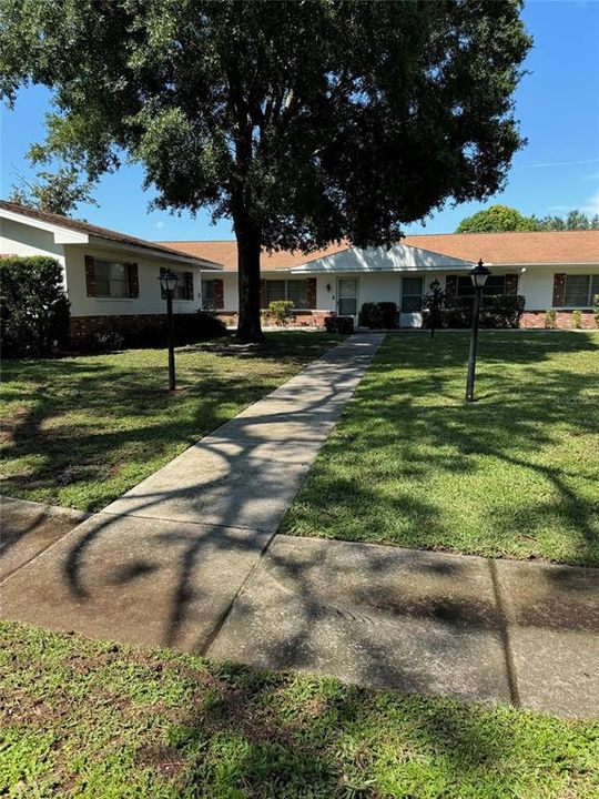 Active With Contract: $1,600 (2 beds, 1 baths, 850 Square Feet)