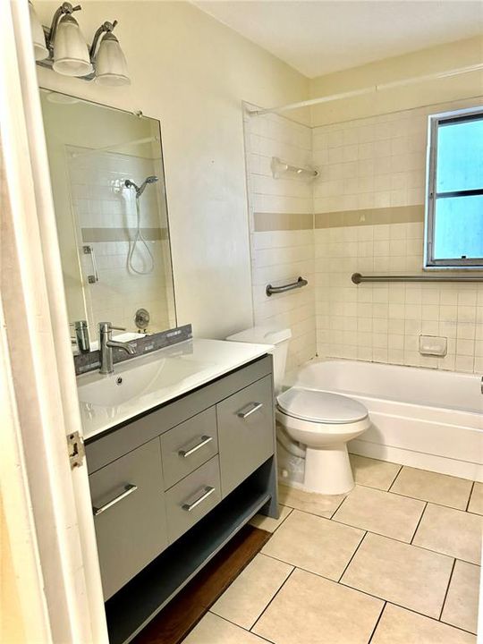 Active With Contract: $1,600 (2 beds, 1 baths, 850 Square Feet)