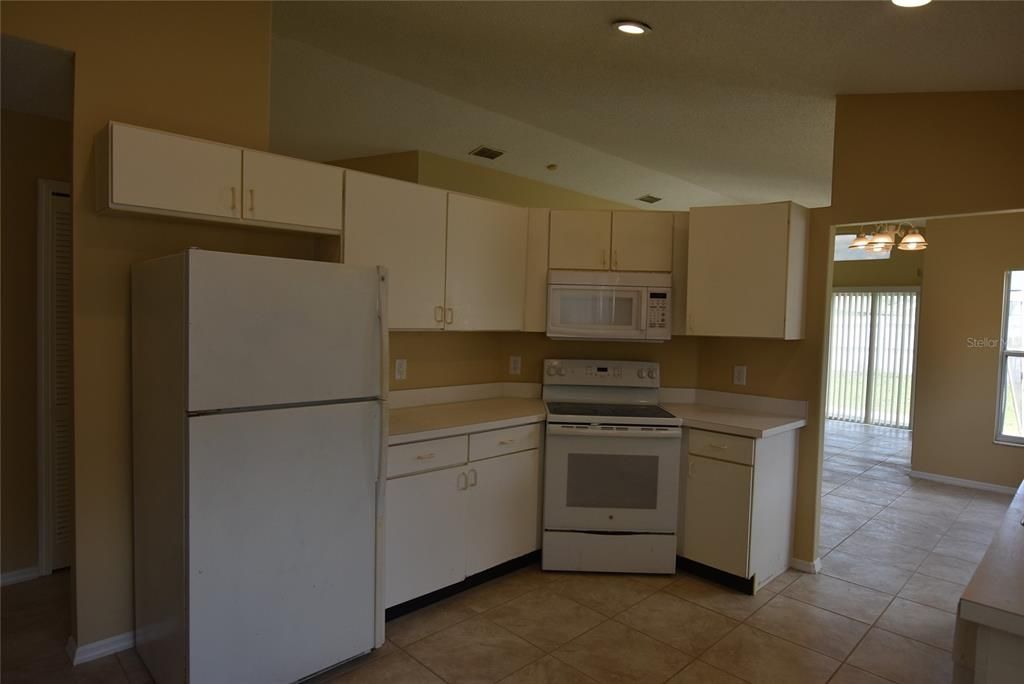 Active With Contract: $2,195 (3 beds, 2 baths, 1400 Square Feet)