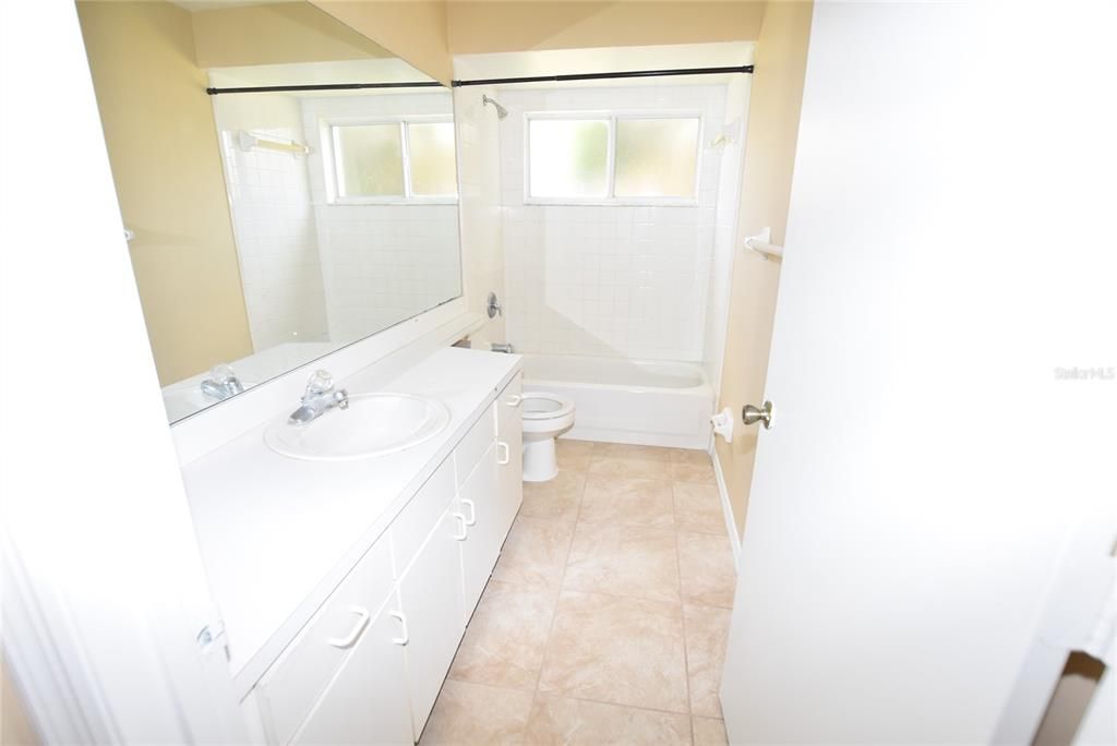 Active With Contract: $2,195 (3 beds, 2 baths, 1400 Square Feet)