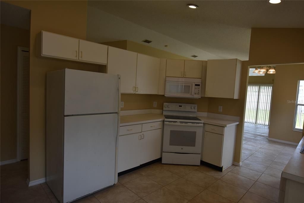 Active With Contract: $2,195 (3 beds, 2 baths, 1400 Square Feet)