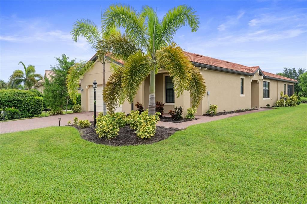 For Sale: $560,000 (2 beds, 2 baths, 1908 Square Feet)