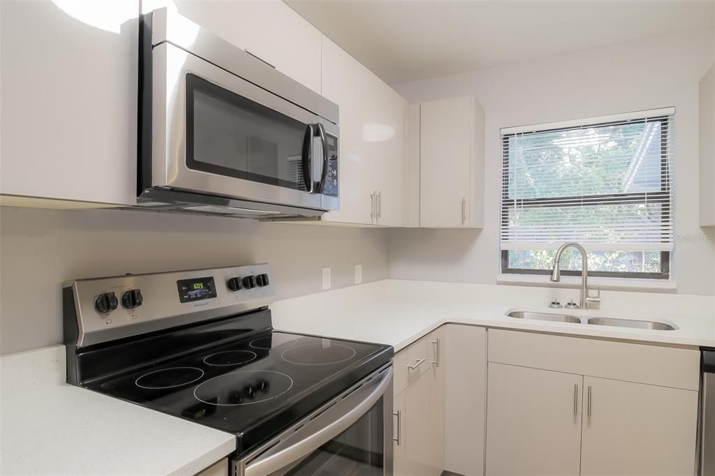 Active With Contract: $1,795 (3 beds, 2 baths, 1203 Square Feet)