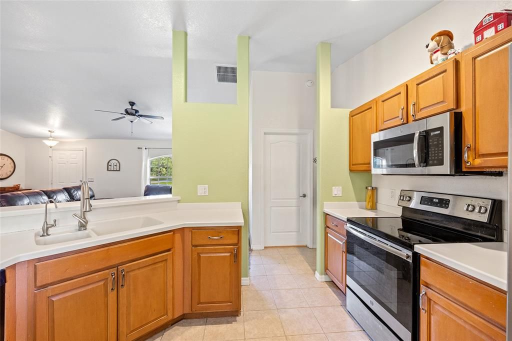 Active With Contract: $429,900 (3 beds, 2 baths, 1562 Square Feet)