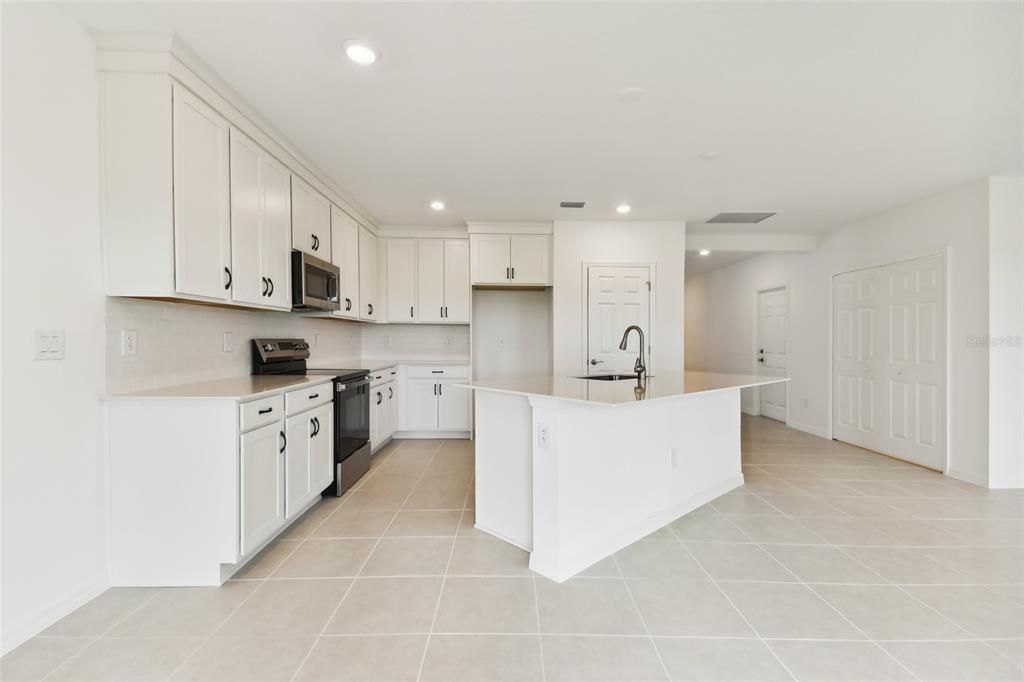 For Sale: $327,777 (2 beds, 2 baths, 1439 Square Feet)