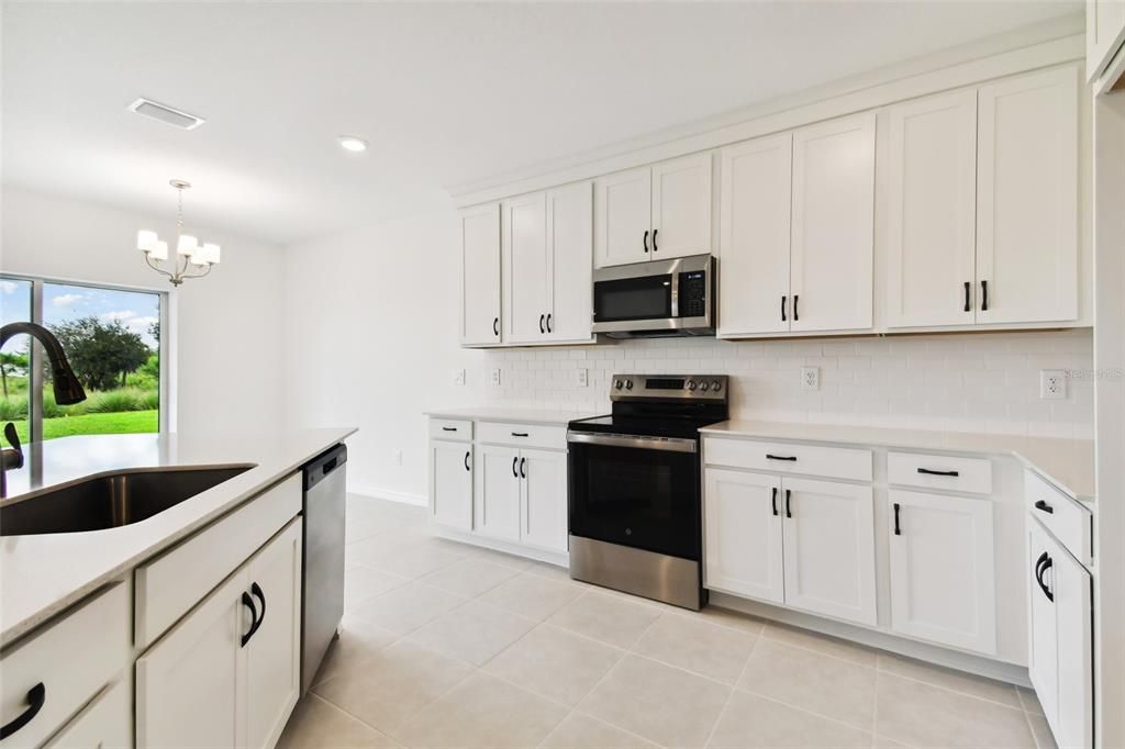 For Sale: $327,777 (2 beds, 2 baths, 1439 Square Feet)