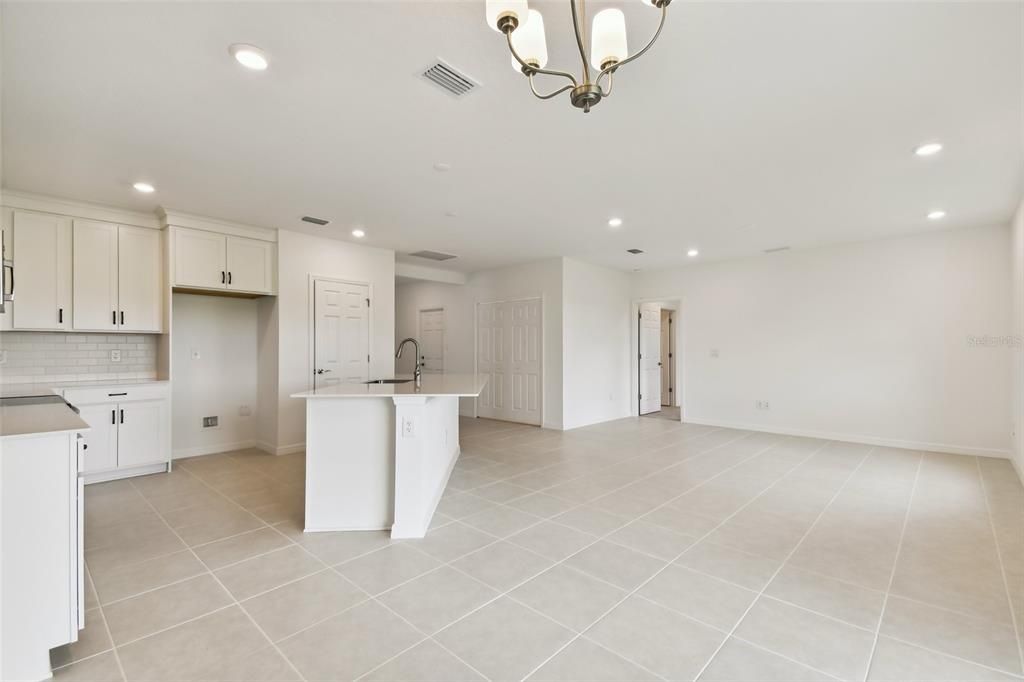 For Sale: $327,777 (2 beds, 2 baths, 1439 Square Feet)