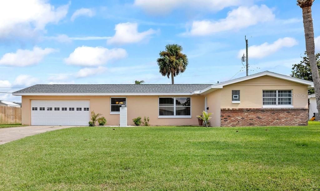 Active With Contract: $464,900 (4 beds, 2 baths, 1622 Square Feet)