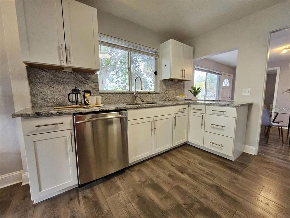 For Sale: $384,900 (3 beds, 2 baths, 1083 Square Feet)