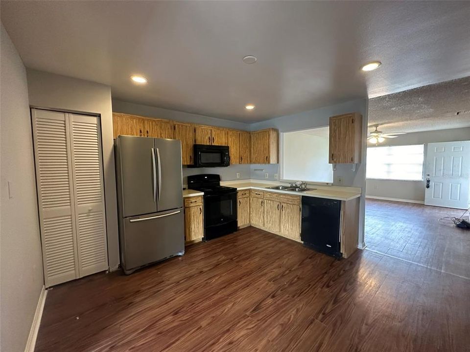 For Rent: $1,399 (2 beds, 2 baths, 2036 Square Feet)