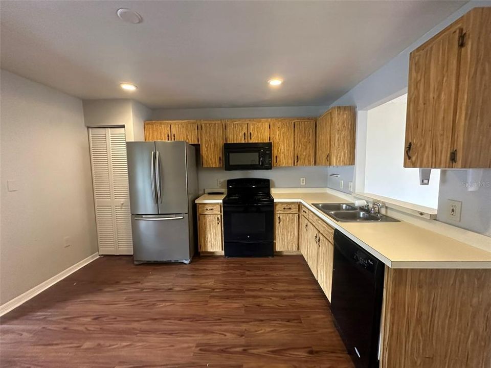 For Rent: $1,399 (2 beds, 2 baths, 2036 Square Feet)