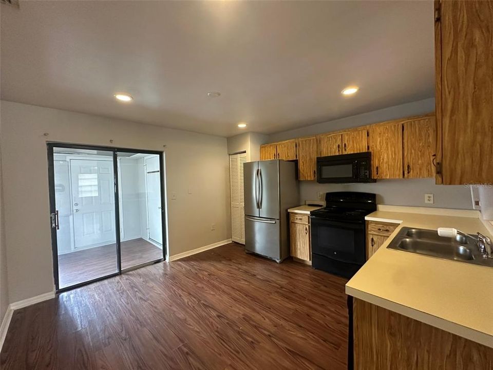 For Rent: $1,399 (2 beds, 2 baths, 2036 Square Feet)