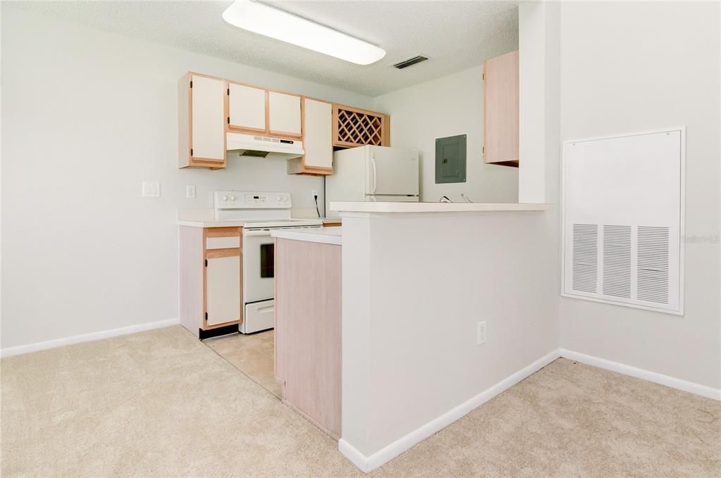 For Sale: $163,000 (1 beds, 1 baths, 674 Square Feet)