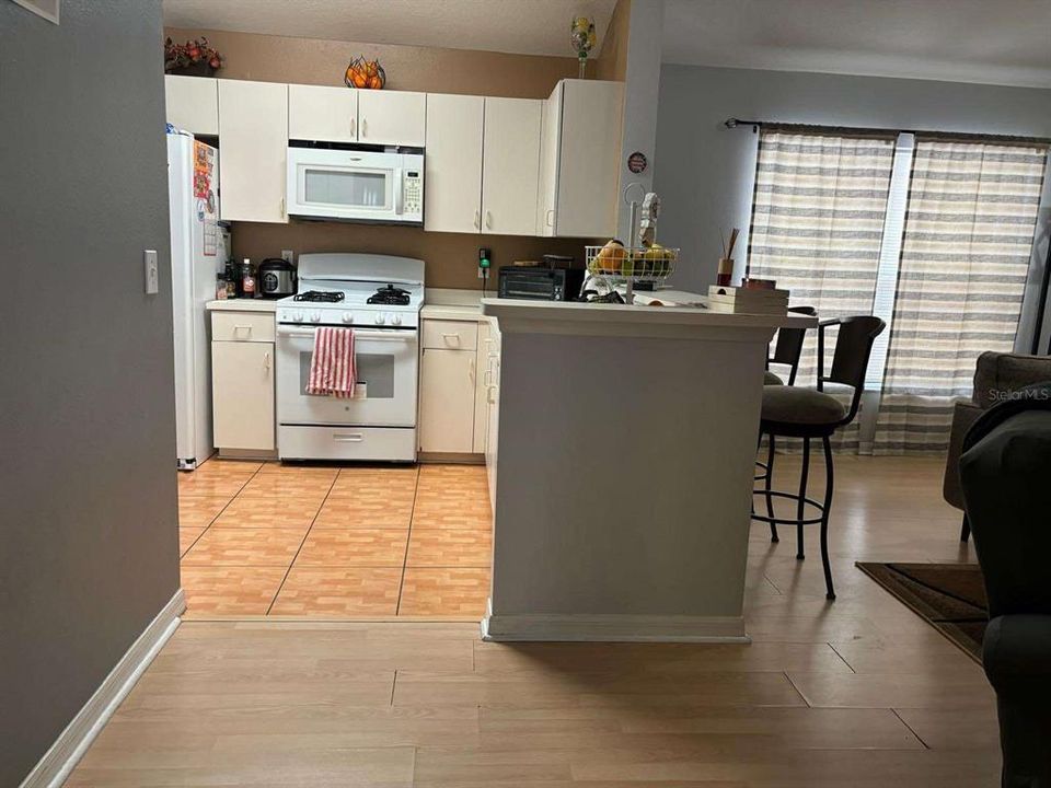 For Rent: $2,400 (4 beds, 2 baths, 1336 Square Feet)