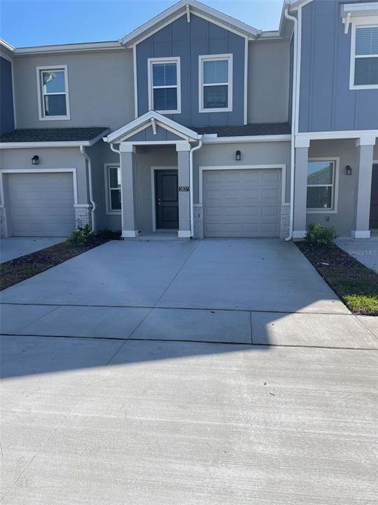 Active With Contract: $1,900 (3 beds, 2 baths, 1689 Square Feet)