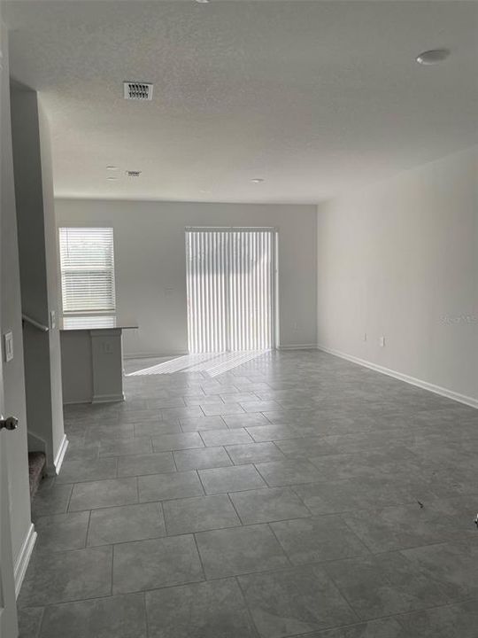 Active With Contract: $1,900 (3 beds, 2 baths, 1689 Square Feet)