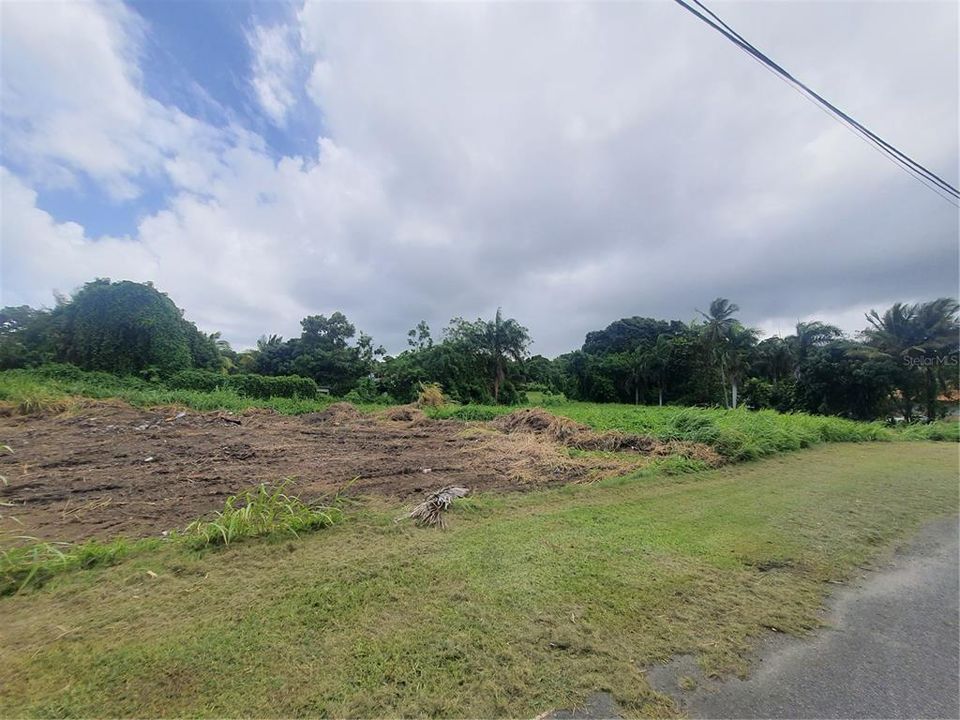 En Venta: $180,000 (0.87 acres)